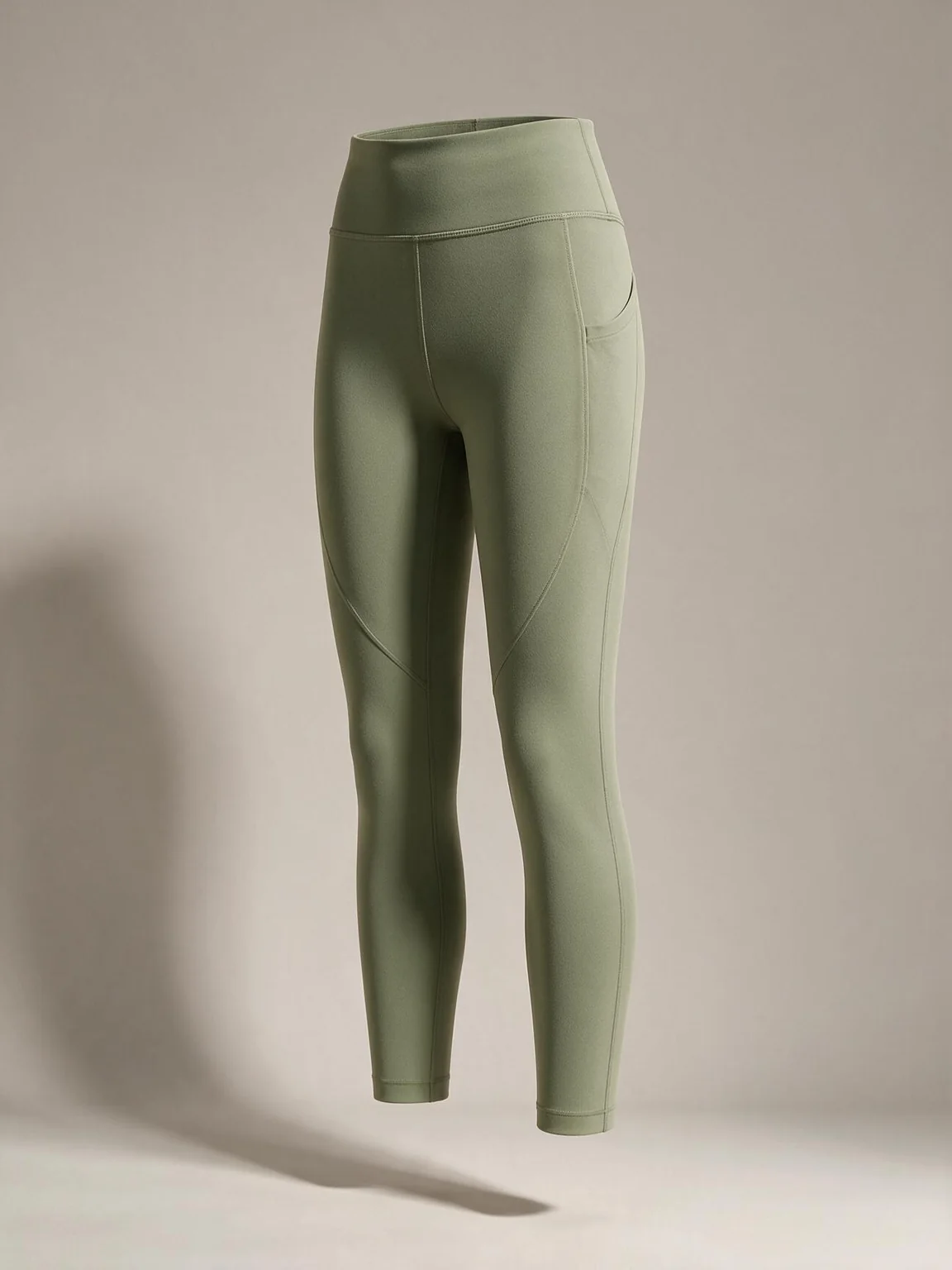 Concept généré par IA d’un legging taille haute vert sauge avec découpes latérales courbes